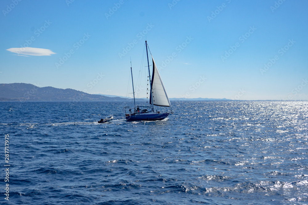 Fototapeta premium voilier sur les flots