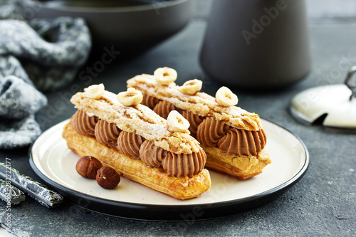 Fotomurale Homemade eclair with chocolate and nuts. Pastry.