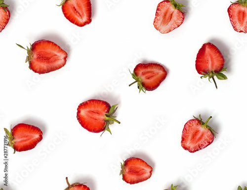 Fototapeta Naklejka Na Ścianę i Meble -  Halves of strawberries on the white background, seamless pattern