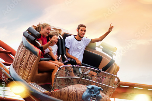Foto children in carousel to have thrills