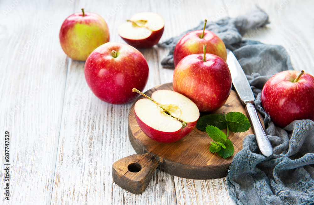 Fresh red apples Fresh red apples