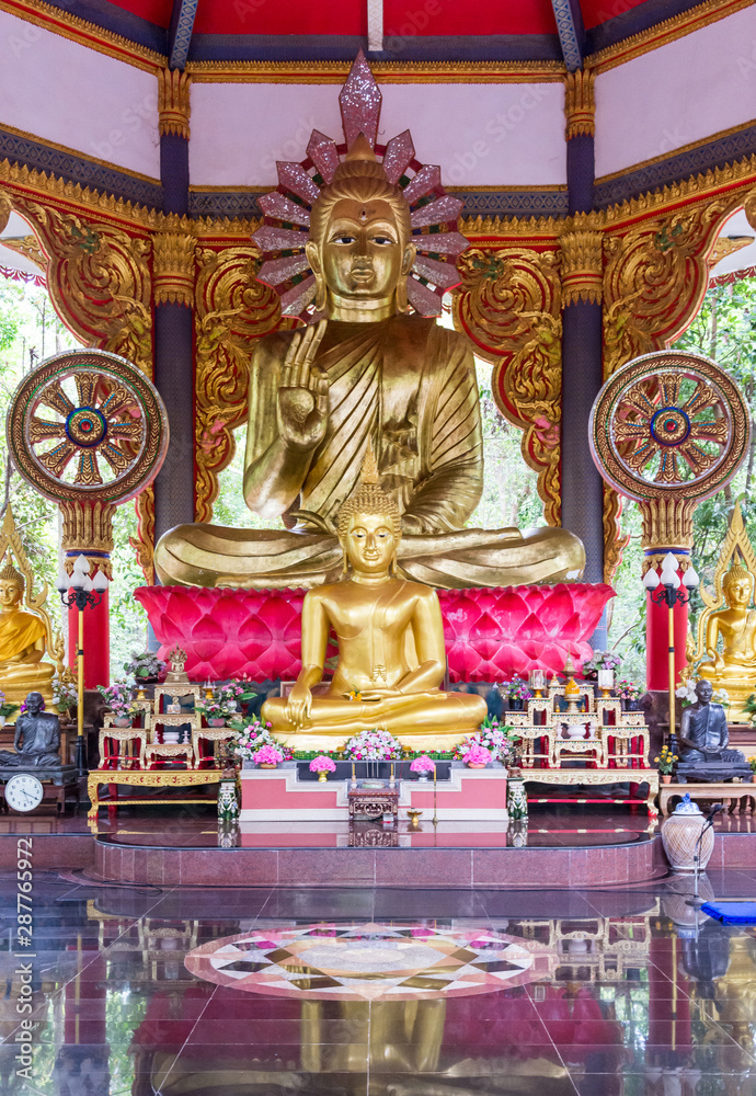 Large golden Buddha statue with the small Buddha statue are all around.