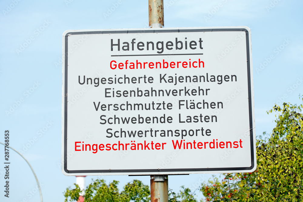 Schild; Hafengebiet Gefahrenbereich; Schwebende lasten; Ungesicherte Hafenbecken; Eisenbahnanlagen Schild; Hafengebiet Gefahrenbereich; Schwebende lasten; Ungesicherte Hafenbecken; Eisenbahnanlagen