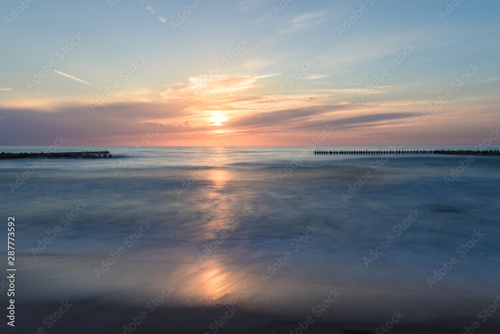 Obraz premium Long exposure water landscape at sunset.