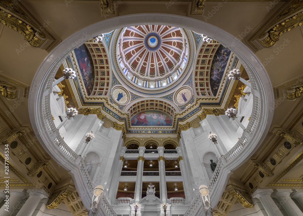 Obraz premium Lobby ceiling from the rotunda floor of the Pennsylvania State Capitol in Harrisburg, Pennsylvania
