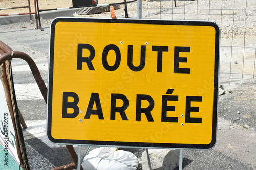 Fotografía Panneau provisoire route barrée