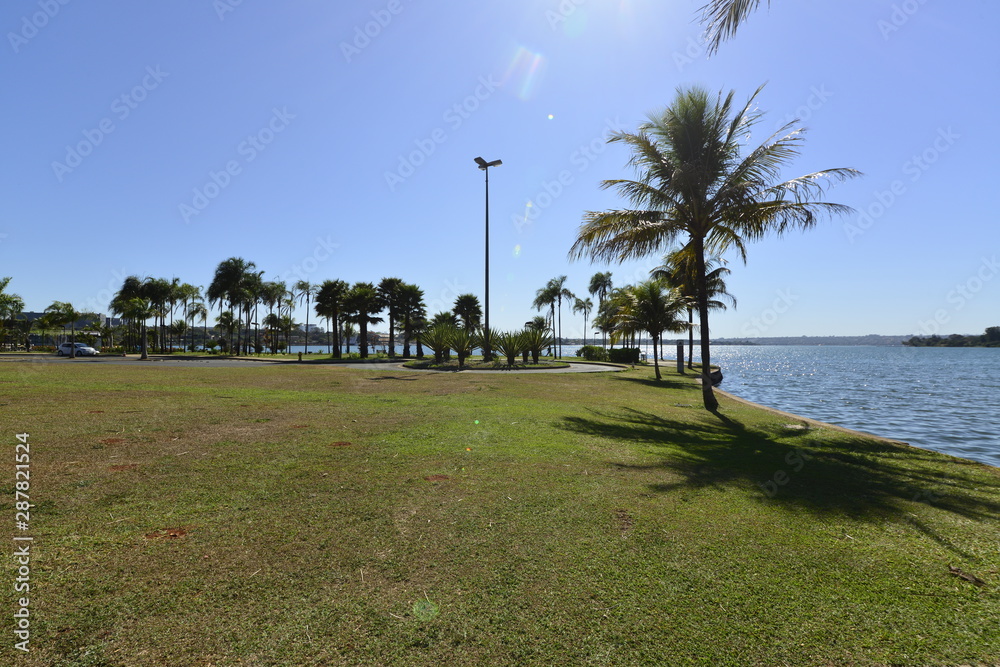 Obraz premium A beautiful view of Brasilia Park in the city (Pontão do Lago).