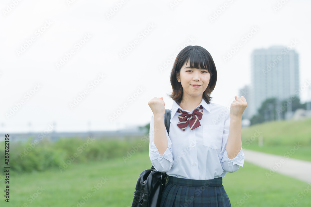 ガッツポーズをする女子高生 Stock 写真 | Adobe Stock