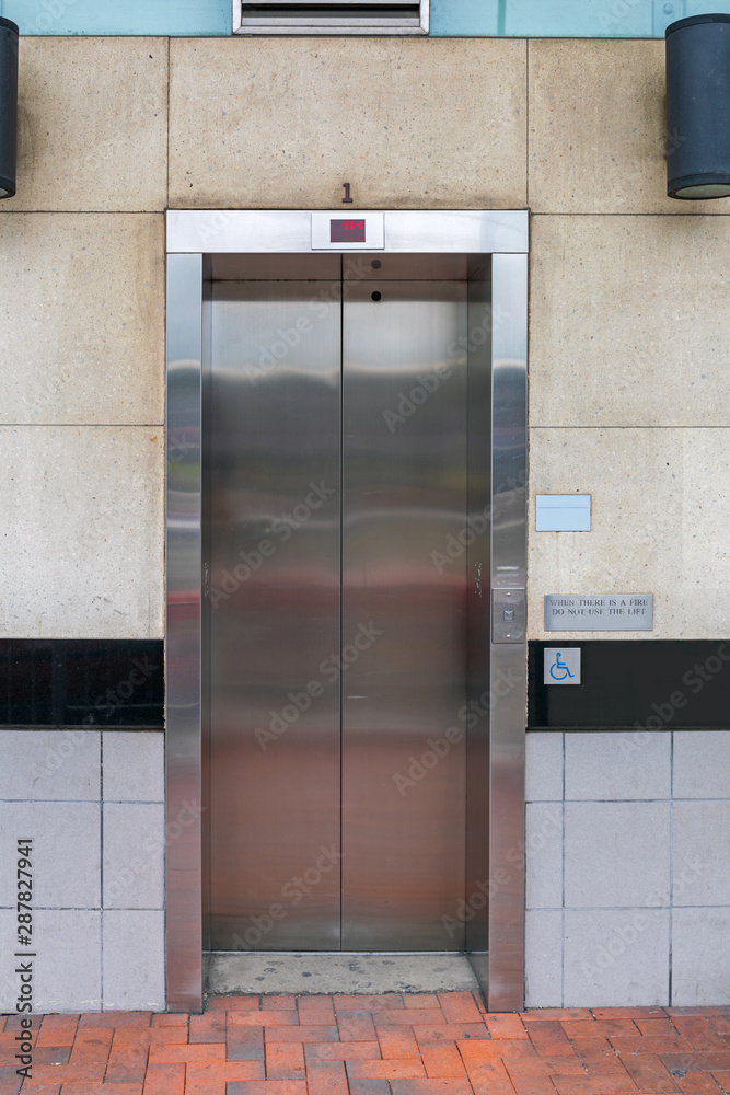 Lift Door
