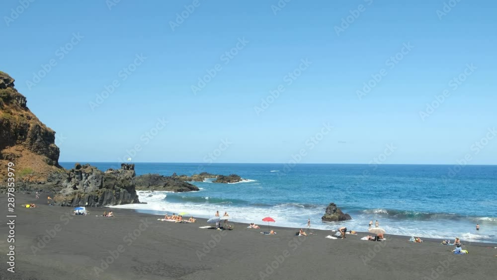 2019/09/04 La Orotava, Spanien. Aufnahmen am Playa de el Bollullo. Einer der schönsten schwarzen Sandstrände Teneriffas. Ein Geheimtipp für Einheimische und Urlauber. 2019/09/04 La Orotava, Spanien. Aufnahmen am Playa de el Bollullo. Einer der schönsten schwarzen Sandstrände Teneriffas. Ein Geheimtipp für Einheimische und Urlauber.