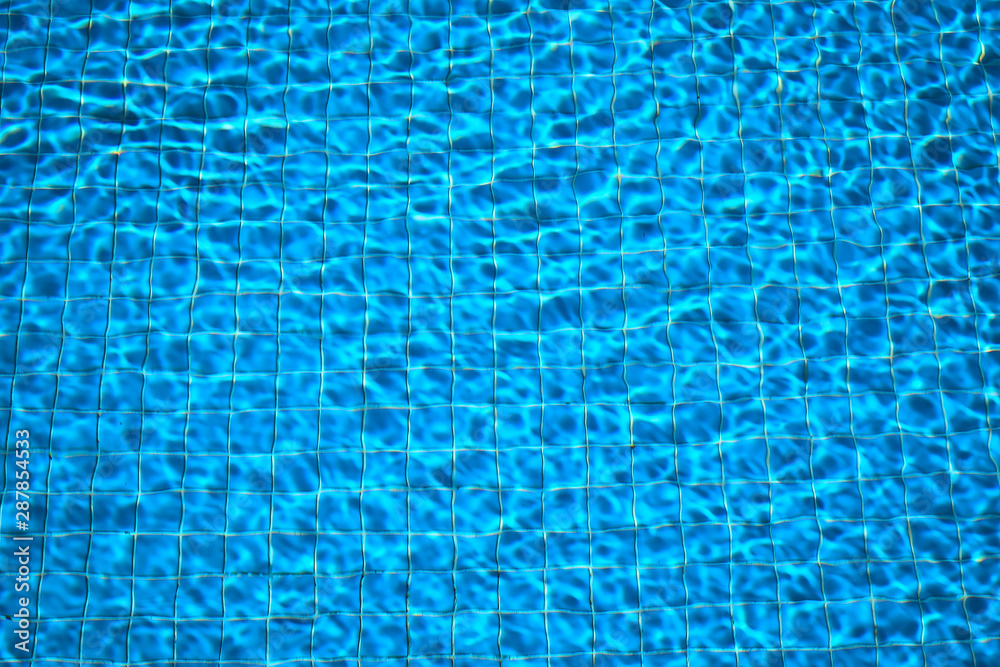 Obraz premium Transparent turquoise water in the pool