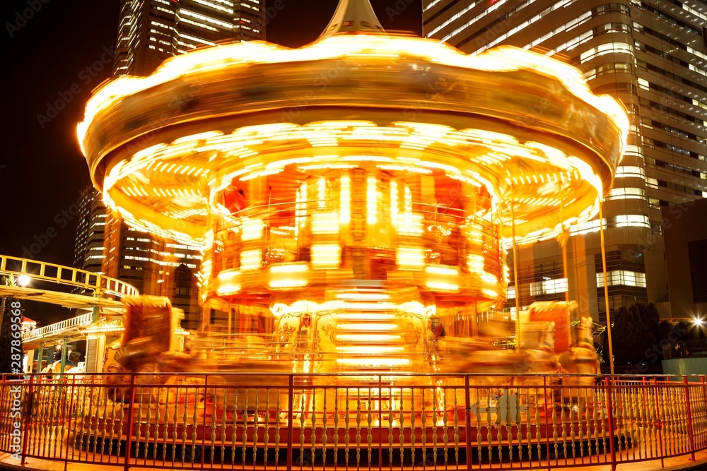 Obraz premium merry-go-round carouse 回転木馬 メリーゴーランド
