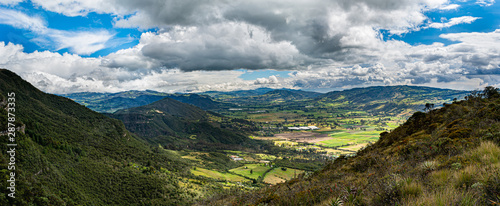 Fototapeta Naklejka Na Ścianę i Meble -  Colombian fields, near Bogotá, in the Piononó park