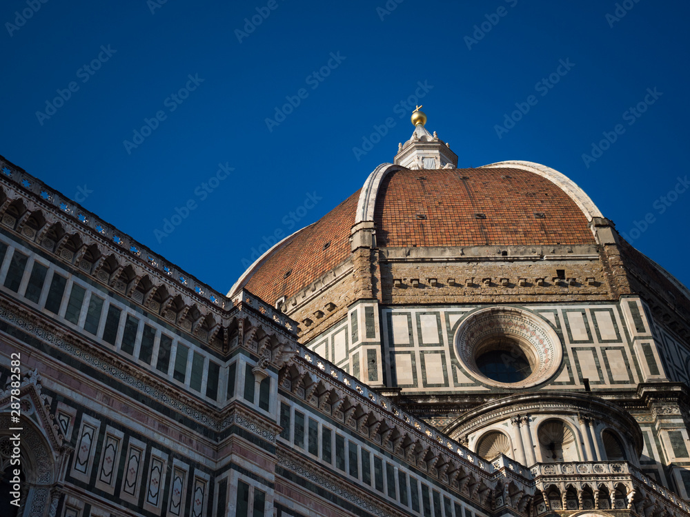Piazza di San Giovanni, con Santa Maria del Fiore. Vista de la cúpula hecha por  Filippo Brunelleschi en Florencia,  Toscana, Italia