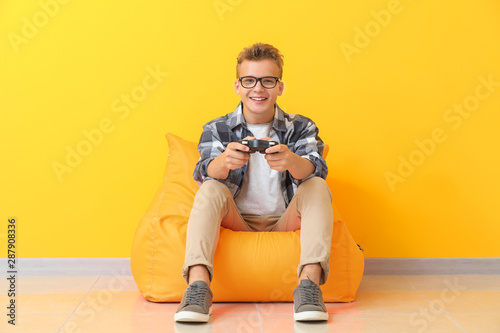 Teenage boy playing video g...
