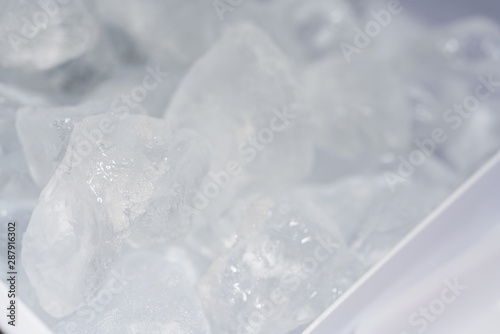 製氷機で作られた氷 photo