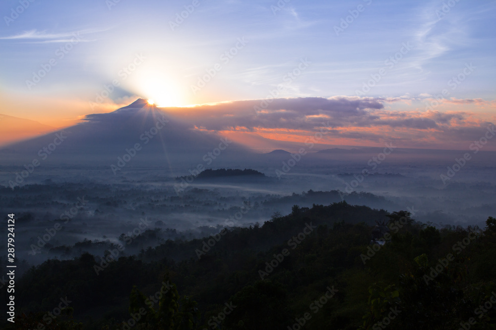 Sonnenaufgang über Borobudur