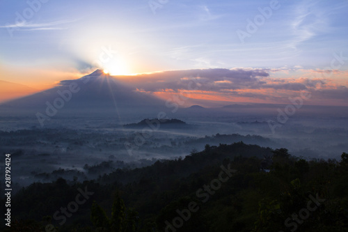 Sonnenaufgang   ber Borobudur
