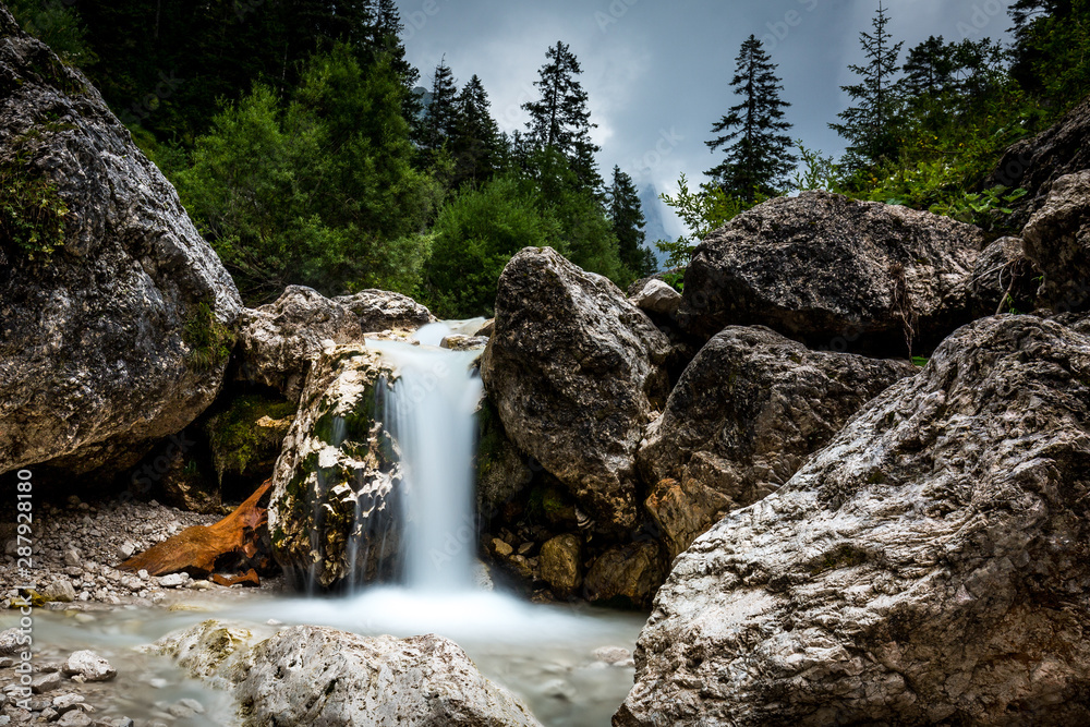 Obraz premium Wasserfall im Tschamintal