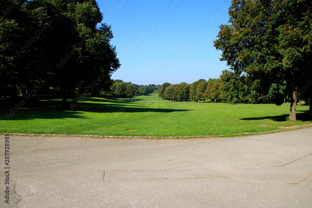 Obraz premium Panorama aus dem Westpark in München in Bayern