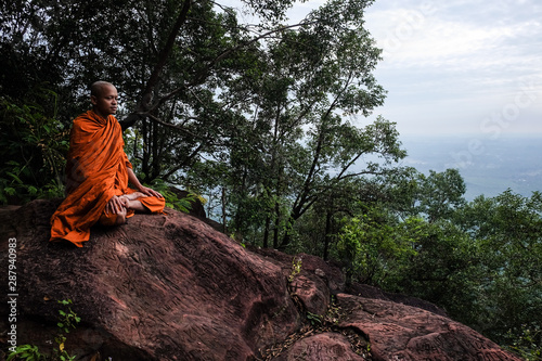 Valokuva Buddha monk make meditation in deep peace forest