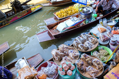 Souvenir and food sell in wooden boat at Damnuensaduag floating travel market © themorningglory