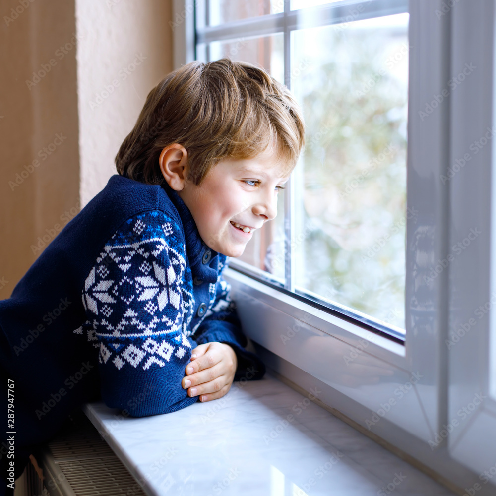340 Boy Looking Out Window Surprise Stock Photos, High-Res Pictures, and  Images - Getty Images