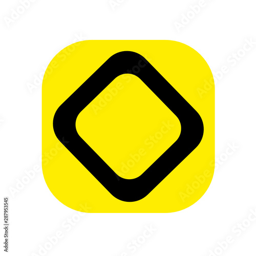 Quadrato nero su sfondo giallo. 