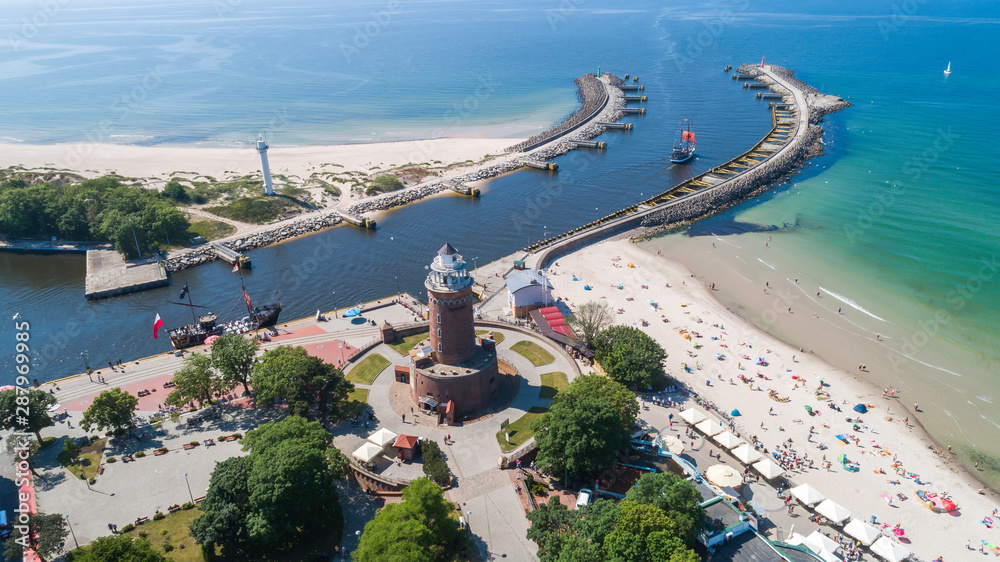 Naklejka premium Kołobrzeg – piękne miasto i uzdrowisko nad Morzem Bałtyckim z lotu ptaka