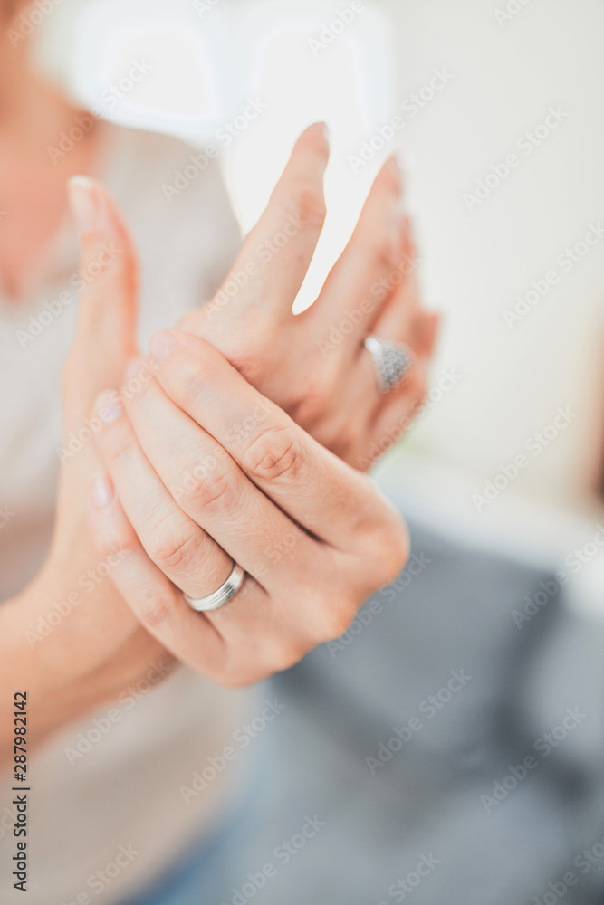 Hand, wrist, arm, thumb, fingers and other injury / arthritis problems. Hand, wrist, arm, thumb, fingers and other injury / arthritis problems.