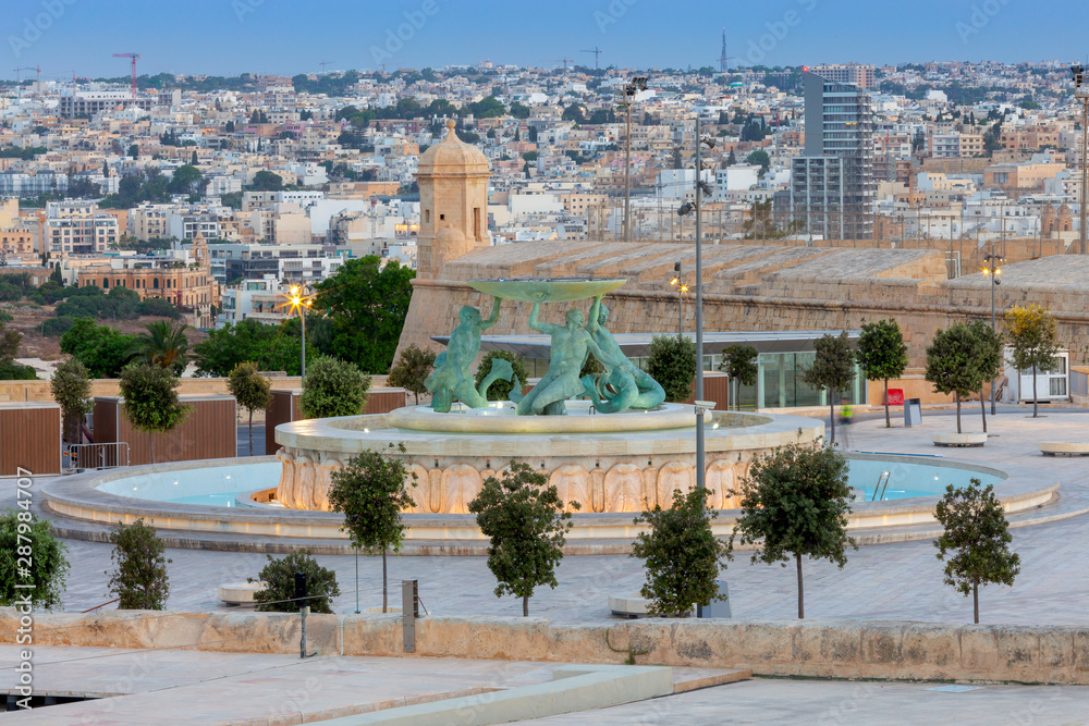 Obraz premium Malta. Triton Fountain in the early morning.