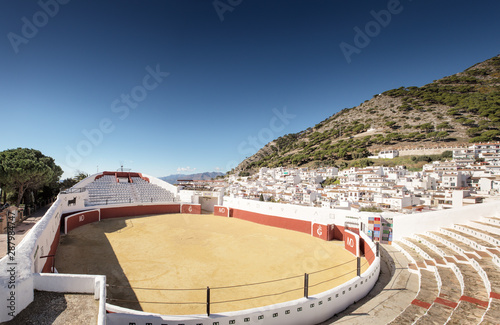 Fotografía bull ring in the hill top town mijas in spain