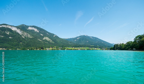 Wolfgangsee, Salzkammergut, Österreich, an einem sonnigen Sommertag © naturenow
