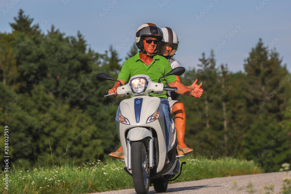 Obraz premium ein paar bei motorrad ausfahrt