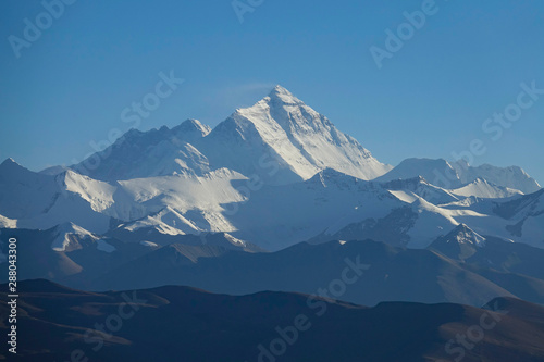 Breathtaking shot of windswept Mount Everest from Gawula Pass on a sunny day. © helivideo