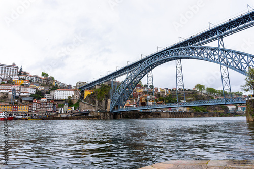 Douro river in Porto. The dominants of the city are the Dom Luis I Bridge © Leonid