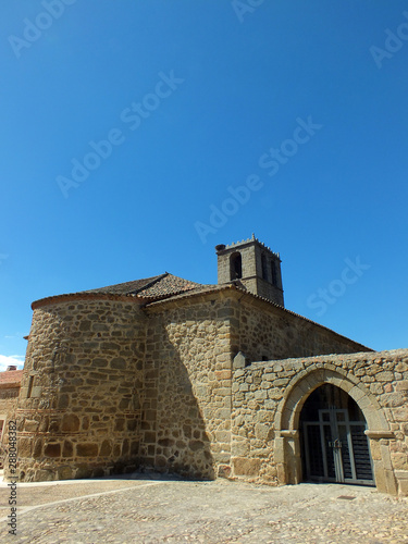 Abadía Nuestra Señora de la Asunción en Burgohondo