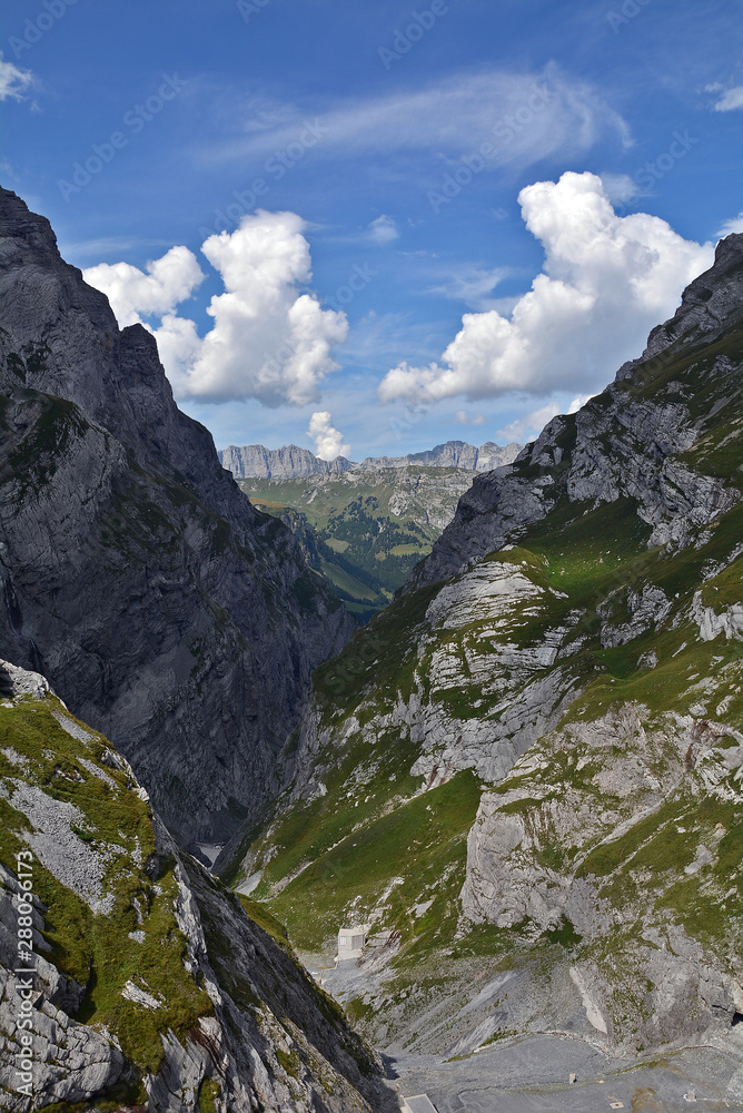 Blick durchs Limmerental Richtung Norden, Kanton Glarus