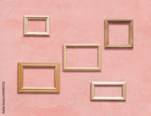 frames on wall © vlntn