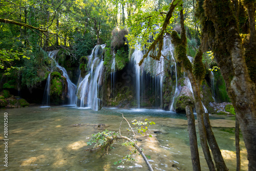 Foto cascades des tufs nahe arbois im Franche Comté