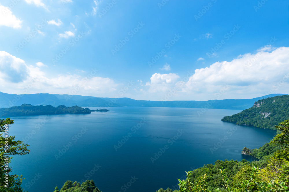 【青森県十和田湖】夏の十和田湖：瞰湖台から眺める十和田湖は開放的な大パノラマ