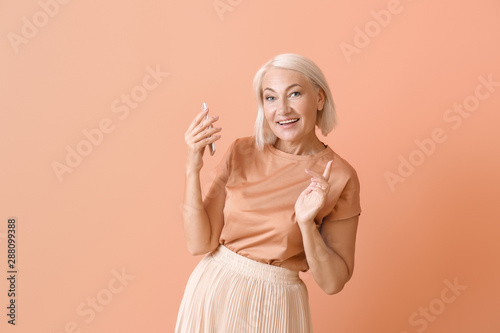 Mature woman with mobile ph...
