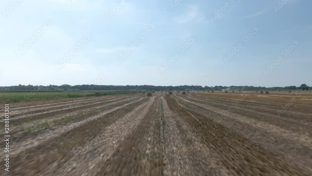 Tractor pressing straw on the field with Bundling Rope Coiling Machine Tractor pressing straw on the field with Bundling Rope Coiling Machine
