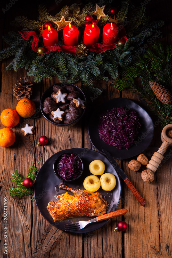 Roast goose with baked apples, red cabbage and dumplings Roast goose with baked apples, red cabbage and dumplings