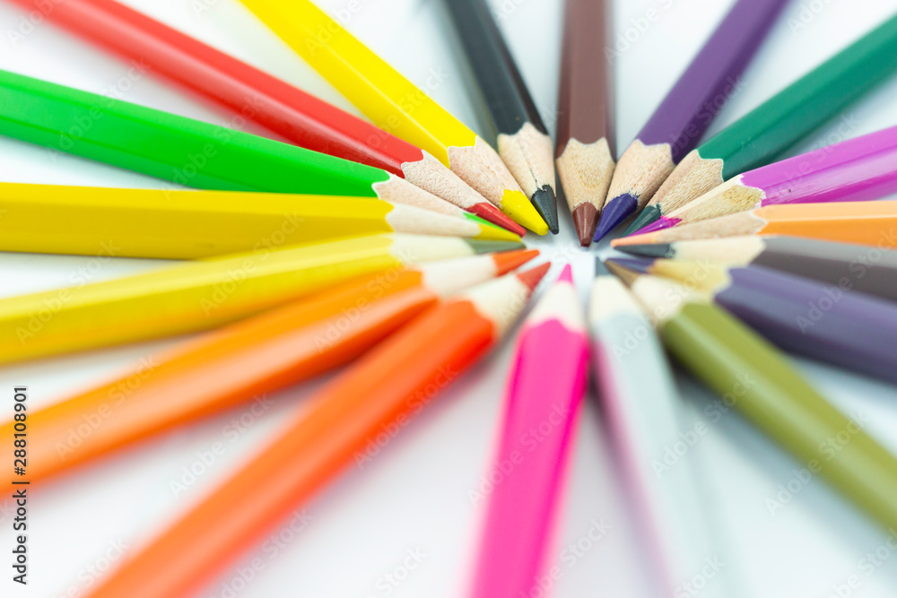 Naklejka premium Many different colored pencils on white background