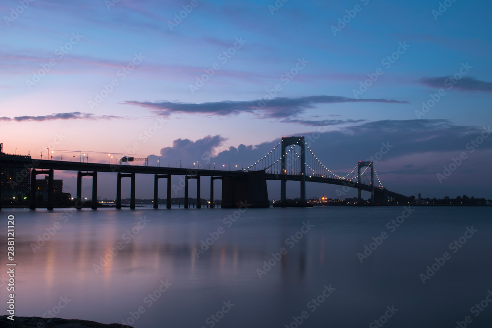 Fototapeta premium Throgs Neck Bridge at sunset, NY