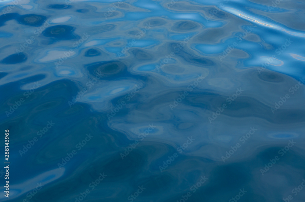 Obraz premium Blue water surface
