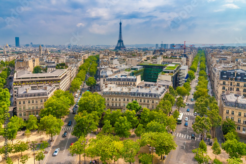 Fotografie Great panoramic aerial view of the Paris cityscape with the famous and iconic Eiffel Tower in the centre, the Avenue d'Iéna on the left and the Avenue Kléber on the right