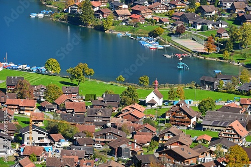 Lungern Obwalden, Swizerland mit Blick auf dad Dorf und der see. photo