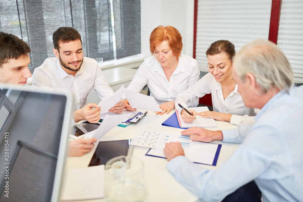 Team Geschäftsleute arbeitet zusammen Team Geschäftsleute arbeitet zusammen